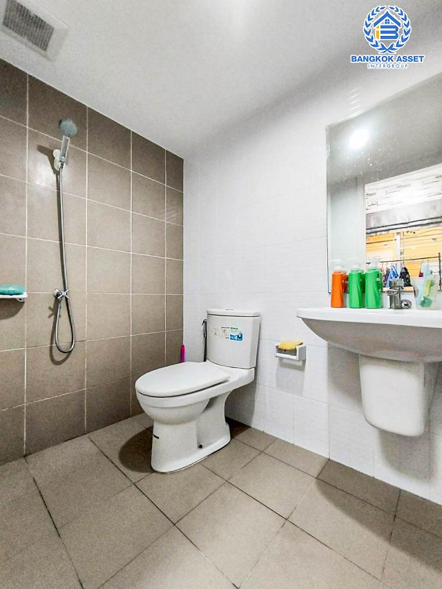 ทาวน์เฮ้าส์มือสองปทุมธานี โครงการ พฤกษา110 สะพานนนทบุรี-บางบัวทอง เนื้อที่เกือบ 18 ตร.ว. ฟังก์ชัน 3 ห้องนอน 2 ห้องน้ำ 1 ที่จอดรถ บ้านพร้อมอยู่ สภาพใหม่ ต่อเติมครบ แถมฟรี! 3 เครื่องปรับอากาศ และเฟอร์นิเจอร์ ใกล้ทางด่วน "ศรีสมาน"