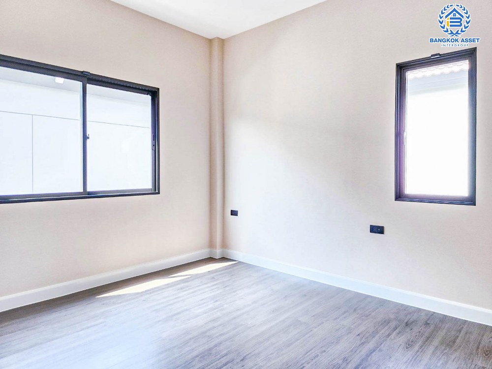 *****บ้านเดี่ยวมือสอง โครงการ บางกอก บูเลอวาร์ด พระราม5 หลังมุม เนื้อที่ 58.50  ตร.ว. ฟังก์ชัน 4 ห้องนอน 4 ห้องน้ำ 2 ที่จอดรถ สภาพดีมาก พร้อมเข้าอยู่ บนทำเลดี เชื่อมต่อถนนนครอินทร์ ถนนกาญจนาภิเษก ถนนราชพฤกษ์ ใกล้จุดขึ้นทางด่วน "ศรีรัช-วงแหวนรอบนอก"