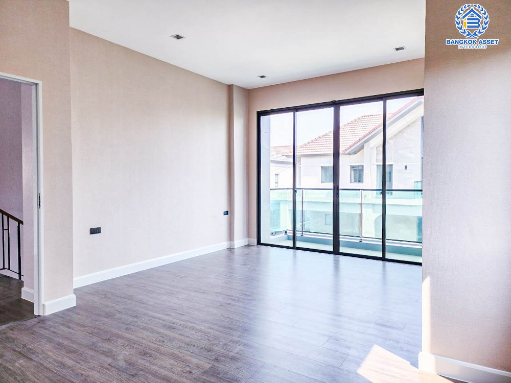 *****บ้านเดี่ยวมือสอง โครงการ บางกอก บูเลอวาร์ด พระราม5 หลังมุม เนื้อที่ 58.50  ตร.ว. ฟังก์ชัน 4 ห้องนอน 4 ห้องน้ำ 2 ที่จอดรถ สภาพดีมาก พร้อมเข้าอยู่ บนทำเลดี เชื่อมต่อถนนนครอินทร์ ถนนกาญจนาภิเษก ถนนราชพฤกษ์ ใกล้จุดขึ้นทางด่วน "ศรีรัช-วงแหวนรอบนอก"