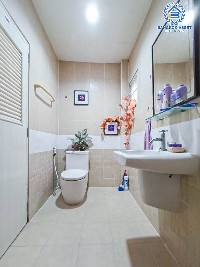 *****บ้านแฝดมือสองนนทบุรี โครงการ บุรีรมย์ วงแหวน-ปิ่นเกล้า #หลังมุม เนื้อที่กว้างขวางถึง 41 ตร.ว. ฟังก์ชัน 3 ห้องนอน 2 ห้องน้ำ 1 ที่จอดรถ บ้านสภาพดี บนทำเลแห่งการเดินทาง เชื่อมต่อ ถนนกาญจนาภิเษก, ถนนนครอินทร์ ใกล้รถไฟฟ้าสายสีม่วง "สถานีตลาดบางใหญ่" และทางด่วน "ศรีรัช"