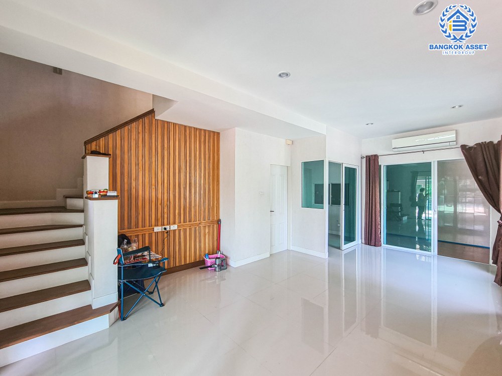 *****ทาวน์เฮ้าส์มือสอง โครงการ เดอะเมทโทร รัตนาธิเบศร์ เนื้อที่ 26.30 ตร.ว สภาพสวย บ้านใหญ่ สไตล์โมเดิร์น พร้อมฟังก์ชัน 3 ห้องนอน 3 ห้องน้ำ 2 ที่จอดรถ ทำเลเดินทางสะดวก เชื่อมต่อถนนรัตนาธิเบศร์ ถนนบางกรวย-ไทรน้อย ใกล้โครงการรถไฟฟ้าสายสีม่วง "สถานีไทรม้า" ขายด่วน