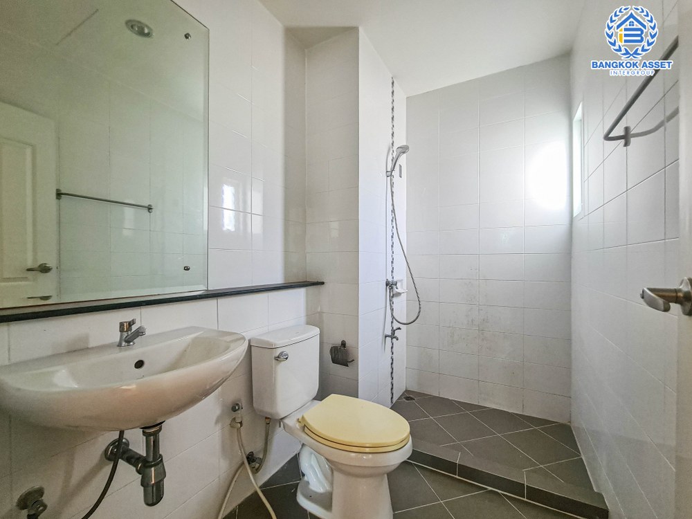 *****ทาวน์เฮ้าส์มือสอง โครงการ เดอะเมทโทร รัตนาธิเบศร์ เนื้อที่ 26.30 ตร.ว สภาพสวย บ้านใหญ่ สไตล์โมเดิร์น พร้อมฟังก์ชัน 3 ห้องนอน 3 ห้องน้ำ 2 ที่จอดรถ ทำเลเดินทางสะดวก เชื่อมต่อถนนรัตนาธิเบศร์ ถนนบางกรวย-ไทรน้อย ใกล้โครงการรถไฟฟ้าสายสีม่วง "สถานีไทรม้า" ขายด่วน