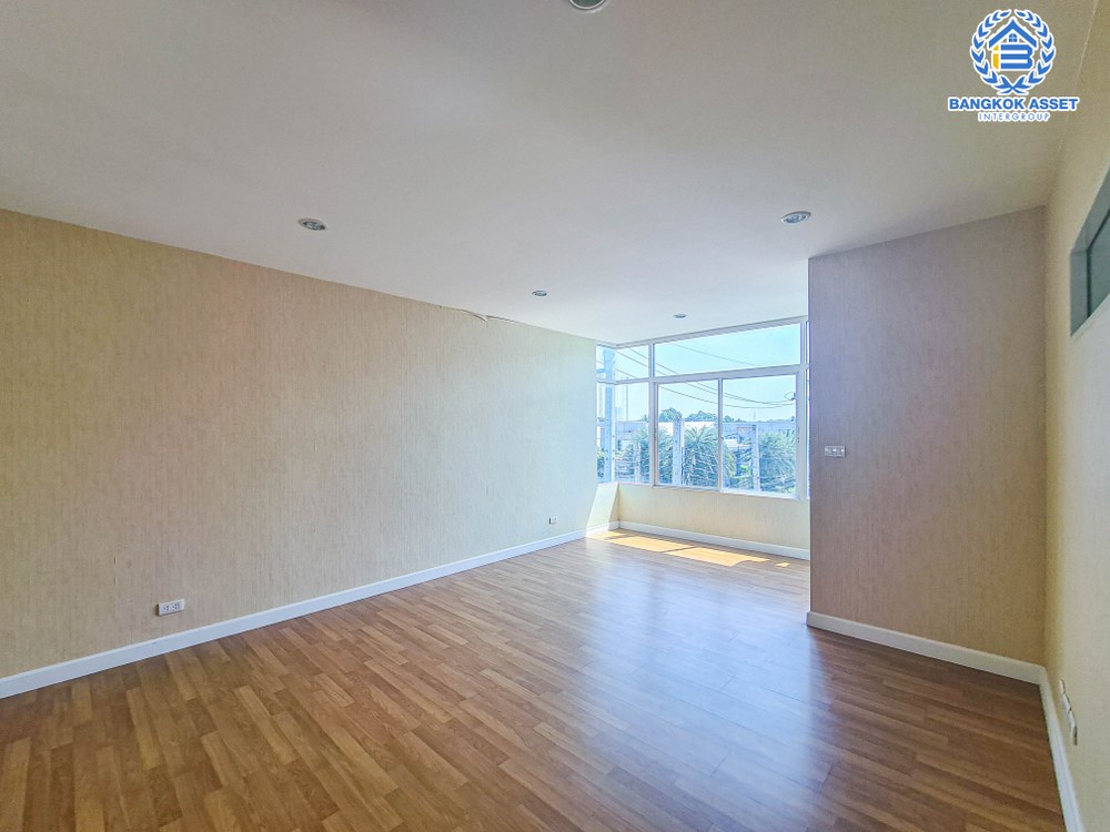 *****ทาวน์เฮ้าส์มือสอง โครงการ เดอะเมทโทร รัตนาธิเบศร์ เนื้อที่ 26.30 ตร.ว สภาพสวย บ้านใหญ่ สไตล์โมเดิร์น พร้อมฟังก์ชัน 3 ห้องนอน 3 ห้องน้ำ 2 ที่จอดรถ ทำเลเดินทางสะดวก เชื่อมต่อถนนรัตนาธิเบศร์ ถนนบางกรวย-ไทรน้อย ใกล้โครงการรถไฟฟ้าสายสีม่วง "สถานีไทรม้า" ขายด่วน