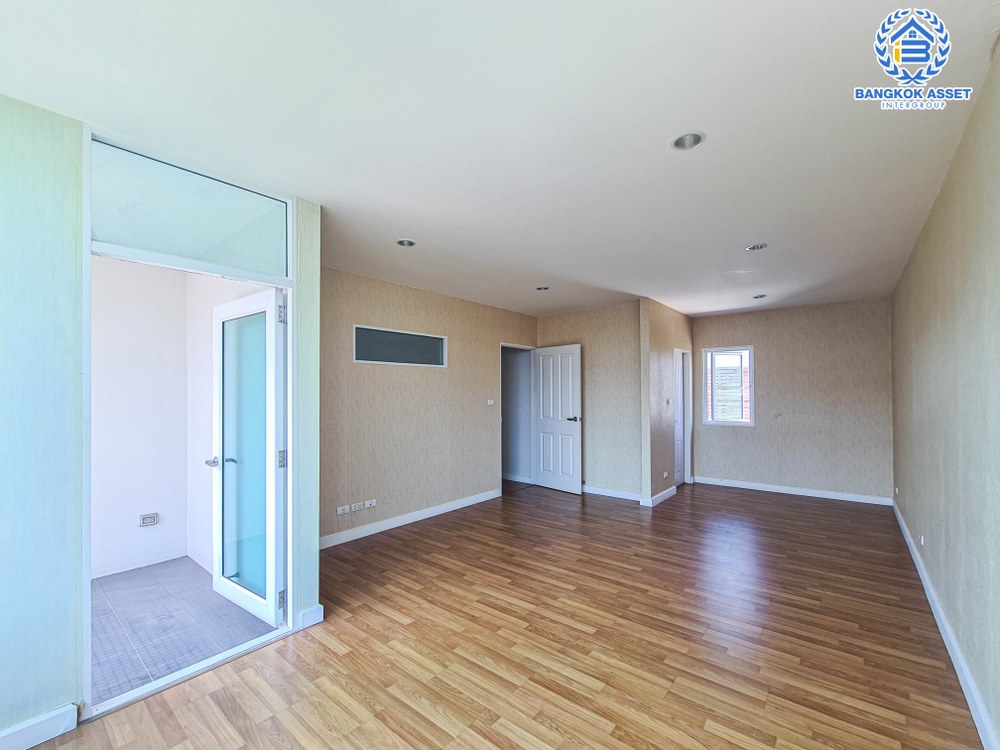 *****ทาวน์เฮ้าส์มือสอง โครงการ เดอะเมทโทร รัตนาธิเบศร์ เนื้อที่ 26.30 ตร.ว สภาพสวย บ้านใหญ่ สไตล์โมเดิร์น พร้อมฟังก์ชัน 3 ห้องนอน 3 ห้องน้ำ 2 ที่จอดรถ ทำเลเดินทางสะดวก เชื่อมต่อถนนรัตนาธิเบศร์ ถนนบางกรวย-ไทรน้อย ใกล้โครงการรถไฟฟ้าสายสีม่วง "สถานีไทรม้า" ขายด่วน