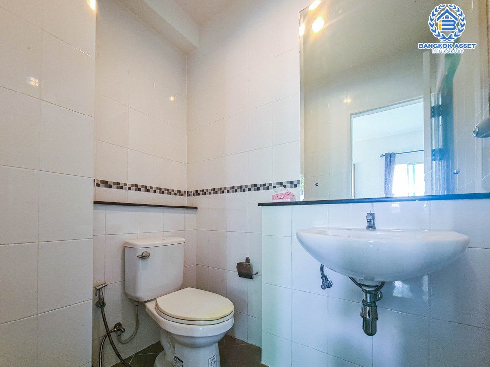 *****ทาวน์เฮ้าส์มือสอง โครงการ เดอะเมทโทร รัตนาธิเบศร์ เนื้อที่ 26.30 ตร.ว สภาพสวย บ้านใหญ่ สไตล์โมเดิร์น พร้อมฟังก์ชัน 3 ห้องนอน 3 ห้องน้ำ 2 ที่จอดรถ ทำเลเดินทางสะดวก เชื่อมต่อถนนรัตนาธิเบศร์ ถนนบางกรวย-ไทรน้อย ใกล้โครงการรถไฟฟ้าสายสีม่วง "สถานีไทรม้า" ขายด่วน