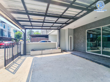 *****ทาวน์เฮ้าส์มือสอง โครงการ เดอะเมทโทร รัตนาธิเบศร์ เนื้อที่ 26.30 ตร.ว สภาพสวย บ้านใหญ่ สไตล์โมเดิร์น พร้อมฟังก์ชัน 3 ห้องนอน 3 ห้องน้ำ 2 ที่จอดรถ ทำเลเดินทางสะดวก เชื่อมต่อถนนรัตนาธิเบศร์ ถนนบางกรวย-ไทรน้อย ใกล้โครงการรถไฟฟ้าสายสีม่วง "สถานีไทรม้า" ขายด่วน