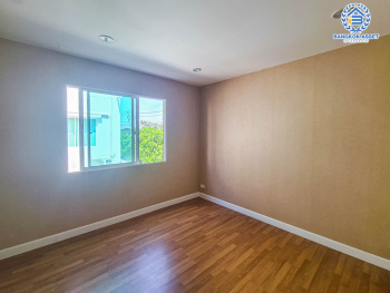 *****ทาวน์เฮ้าส์มือสอง โครงการ เดอะเมทโทร รัตนาธิเบศร์ เนื้อที่ 26.30 ตร.ว สภาพสวย บ้านใหญ่ สไตล์โมเดิร์น พร้อมฟังก์ชัน 3 ห้องนอน 3 ห้องน้ำ 2 ที่จอดรถ ทำเลเดินทางสะดวก เชื่อมต่อถนนรัตนาธิเบศร์ ถนนบางกรวย-ไทรน้อย ใกล้โครงการรถไฟฟ้าสายสีม่วง "สถานีไทรม้า" ขายด่วน