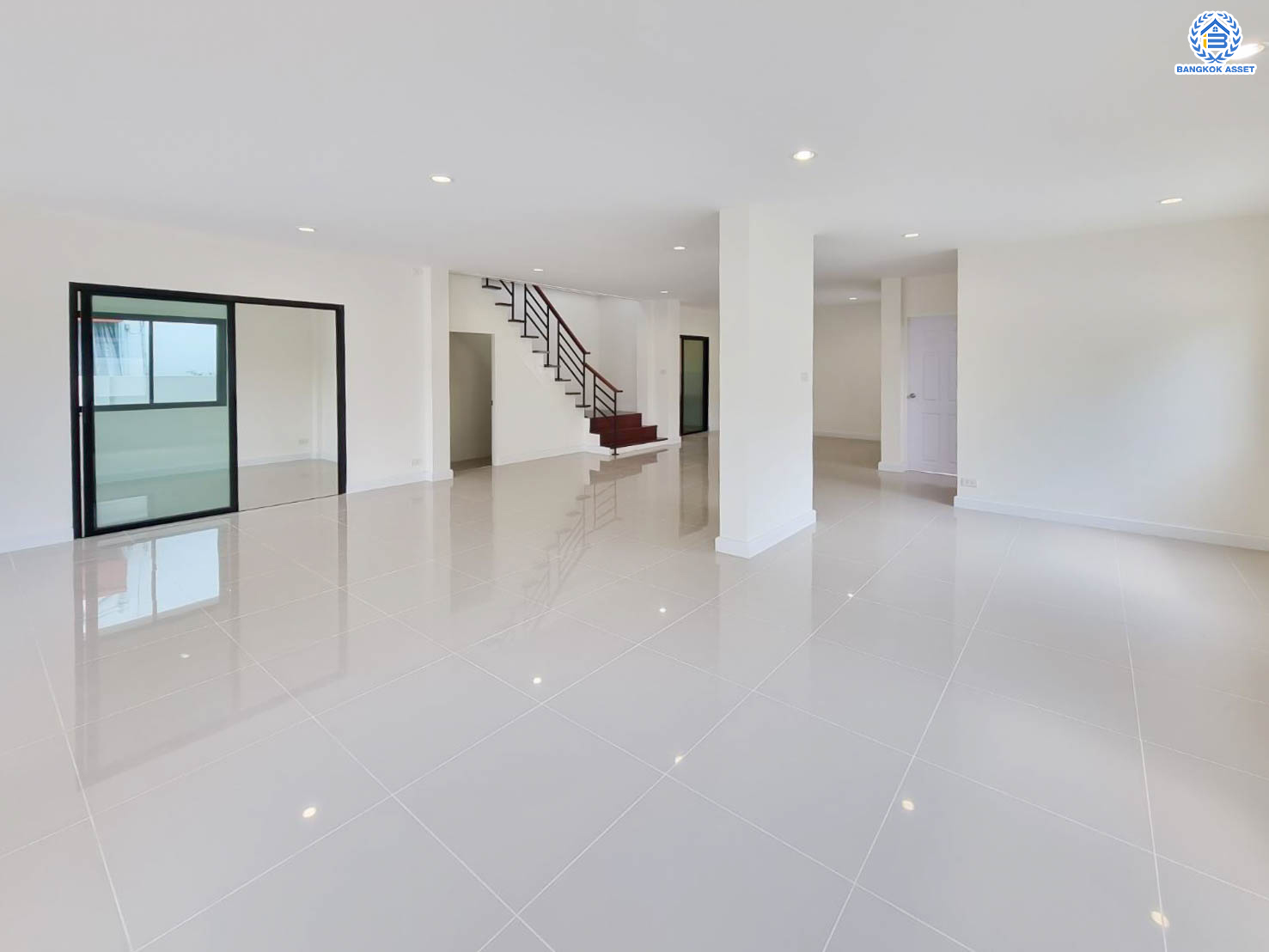 บ้านมือสองตกแต่งใหม่ ตกแต่งสไตล์ Nordic โครงการ กฤษดานคร18 บรมราชชนนี-พุทธมณฑลสาย3  เนื้อที่ 60 ตร.ว. บนพื้นที่ใช้สอยมากถึง 322 ตร.ม. อีกระดับของฟังก์ชัน 3 ห้องนอน 3 ห้องน้ำ 1 ห้องอเนกประสงค์ จอดรถได้ 3 คัน บรรยากาศสุด Private บนทำเลศักยภาพเชื่อมต่อหลายเส้นทาง ใกล้เซ็นทรัลปิ่นเกล้า ม.มหิดล และทางด่วน "ศรีรัช"