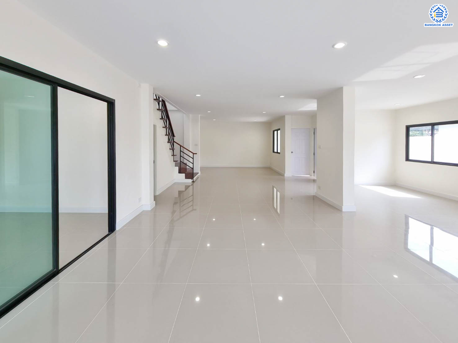 บ้านมือสองตกแต่งใหม่ ตกแต่งสไตล์ Nordic โครงการ กฤษดานคร18 บรมราชชนนี-พุทธมณฑลสาย3  เนื้อที่ 60 ตร.ว. บนพื้นที่ใช้สอยมากถึง 322 ตร.ม. อีกระดับของฟังก์ชัน 3 ห้องนอน 3 ห้องน้ำ 1 ห้องอเนกประสงค์ จอดรถได้ 3 คัน บรรยากาศสุด Private บนทำเลศักยภาพเชื่อมต่อหลายเส้นทาง ใกล้เซ็นทรัลปิ่นเกล้า ม.มหิดล และทางด่วน "ศรีรัช"