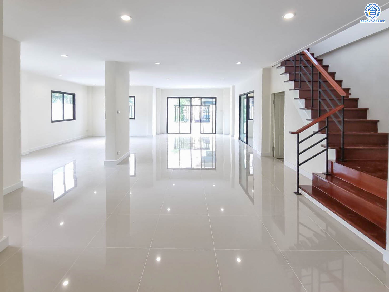 บ้านมือสองตกแต่งใหม่ ตกแต่งสไตล์ Nordic โครงการ กฤษดานคร18 บรมราชชนนี-พุทธมณฑลสาย3  เนื้อที่ 60 ตร.ว. บนพื้นที่ใช้สอยมากถึง 322 ตร.ม. อีกระดับของฟังก์ชัน 3 ห้องนอน 3 ห้องน้ำ 1 ห้องอเนกประสงค์ จอดรถได้ 3 คัน บรรยากาศสุด Private บนทำเลศักยภาพเชื่อมต่อหลายเส้นทาง ใกล้เซ็นทรัลปิ่นเกล้า ม.มหิดล และทางด่วน "ศรีรัช"