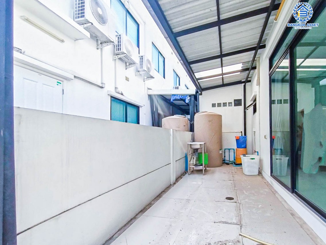 ทาวน์เฮ้าส์มือสองนนทบุรี โครงการ เดอะทรัสต์ ทาวน์โฮม ราชพฤกษ์-รัตนาธิเบศร์2 #หลังมุม เนื้อที่กว้าง 25 ตร.ว. ฟังก์ชัน 3 ห้องนอน 2 ห้องน้ำ 2 ที่จอดรถ บ้านพร้อมอยู่ แถมฟรี! 2 เครื่องปรับอากาศ บนทำเลแห่งการเดินทาง เชื่อมต่อ ถนนราชพฤกษ์, ถนนชัยพฤกษ์, ถนนรัตนาธิเบศร์ ใกล้รถไฟฟ้าสายสีม่วง "สถานีบางรักใหญ่" และทางด่วน "ศรีรัช"...