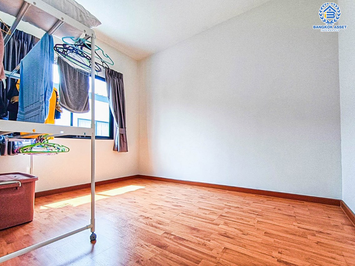 ทาวน์เฮ้าส์มือสองนนทบุรี โครงการ เดอะทรัสต์ ทาวน์โฮม ราชพฤกษ์-รัตนาธิเบศร์2 #หลังมุม เนื้อที่กว้าง 25 ตร.ว. ฟังก์ชัน 3 ห้องนอน 2 ห้องน้ำ 2 ที่จอดรถ บ้านพร้อมอยู่ แถมฟรี! 2 เครื่องปรับอากาศ บนทำเลแห่งการเดินทาง เชื่อมต่อ ถนนราชพฤกษ์, ถนนชัยพฤกษ์, ถนนรัตนาธิเบศร์ ใกล้รถไฟฟ้าสายสีม่วง "สถานีบางรักใหญ่" และทางด่วน "ศรีรัช"...