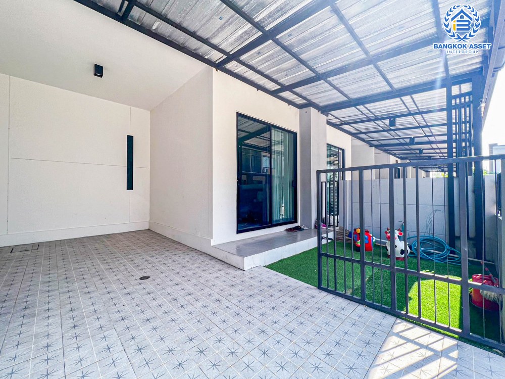 *****ทาวน์เฮ้าส์มือสอง โครงการ เอสเกต กรุงเทพฯ-ปทุมธานี เนื้อที่กว้าง 20.90 ตร.ว. ฟังก์ชัน 3 ห้องนอน 2 ห้องน้ำ 1 ที่จอดรถ สภาพภายในเหมือนใหม่ พร้อมเข้าอยู่ แถมฟรี! เครื่องปรับอากาศ โครงการตั้งบนทำเลดี เชื่อมต่อกรุงเทพฯ-ปทุมธานี ใกล้ทางด่วน "อุดรรัถยา"