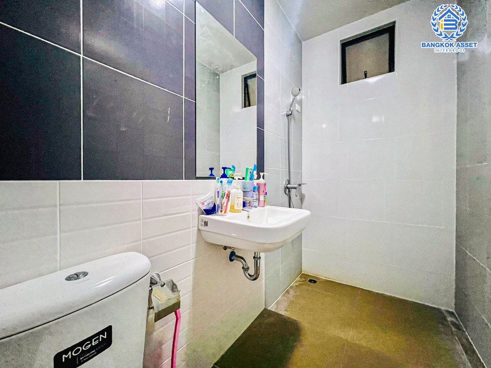 *****ทาวน์เฮ้าส์มือสอง โครงการ เอสเกต กรุงเทพฯ-ปทุมธานี เนื้อที่กว้าง 20.90 ตร.ว. ฟังก์ชัน 3 ห้องนอน 2 ห้องน้ำ 1 ที่จอดรถ สภาพภายในเหมือนใหม่ พร้อมเข้าอยู่ แถมฟรี! เครื่องปรับอากาศ โครงการตั้งบนทำเลดี เชื่อมต่อกรุงเทพฯ-ปทุมธานี ใกล้ทางด่วน "อุดรรัถยา"