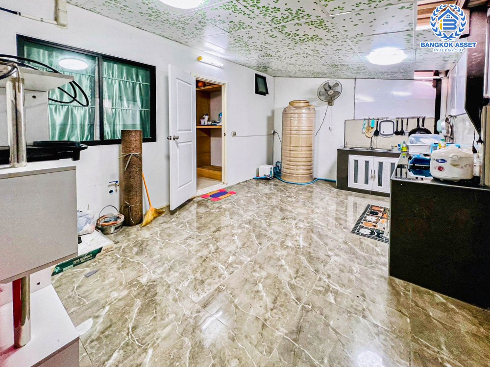 *****ทาวน์เฮ้าส์มือสอง โครงการ เอสเกต กรุงเทพฯ-ปทุมธานี เนื้อที่กว้าง 20.90 ตร.ว. ฟังก์ชัน 3 ห้องนอน 2 ห้องน้ำ 1 ที่จอดรถ สภาพภายในเหมือนใหม่ พร้อมเข้าอยู่ แถมฟรี! เครื่องปรับอากาศ โครงการตั้งบนทำเลดี เชื่อมต่อกรุงเทพฯ-ปทุมธานี ใกล้ทางด่วน "อุดรรัถยา"