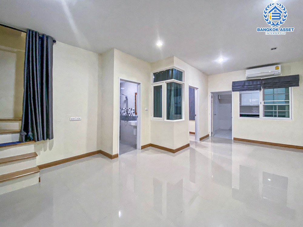 *****ทาวน์โฮม 3 ชั้น มือสอง โครงการ โกลเด้นทาวน์2 ปิ่นเกล้า-จรัญสนิทวงศ์ เนื้อที่ 22.60 ตร.ว. ฟังก์ชัน 5 ห้องนอน 4 ห้องน้ำ 2 ที่จอดรถ แถมฟรี! 6 เครื่องปรับอากาศ บ้านสภาพเยี่ยม พร้อมเข้าอยู่ โครงการตั้งบนทำเลเดินทางสะดวก ใกล้รถไฟฟ้าสายสีแดง "สถานีบางบำหรุ" และจุดขึ้นทางด่วน "ศรีรัช"