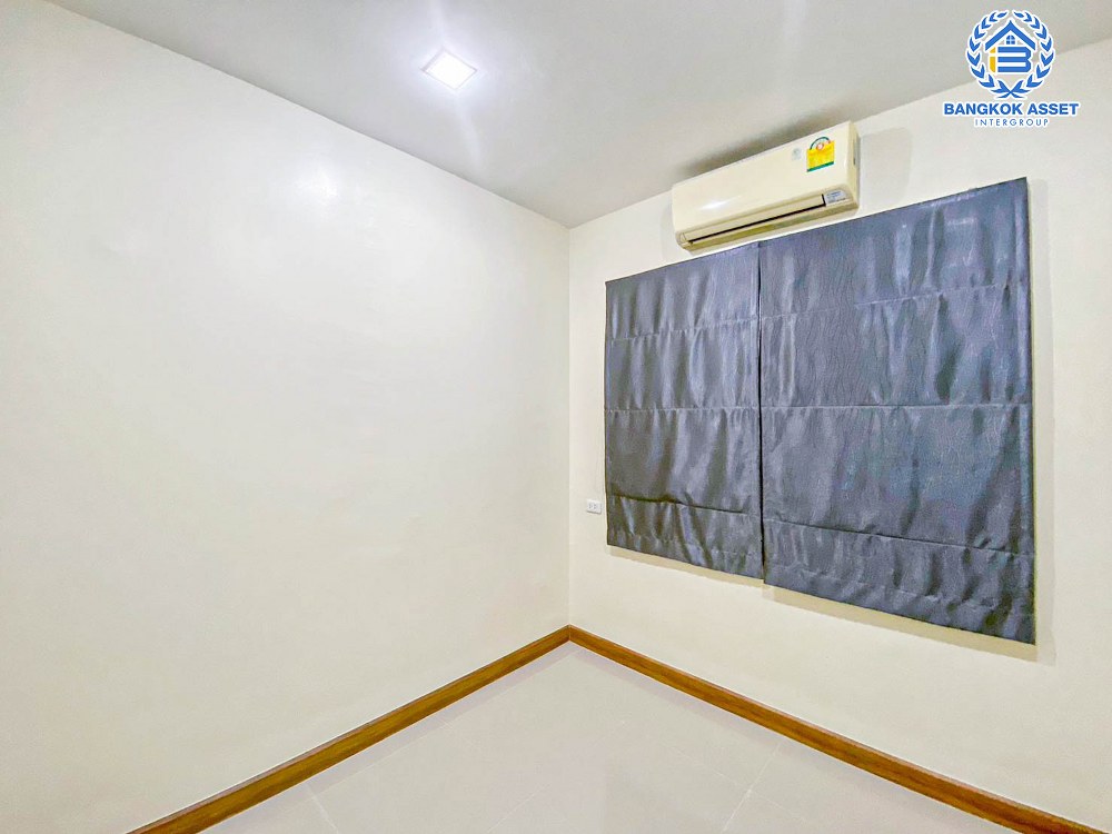 *****ทาวน์โฮม 3 ชั้น มือสอง โครงการ โกลเด้นทาวน์2 ปิ่นเกล้า-จรัญสนิทวงศ์ เนื้อที่ 22.60 ตร.ว. ฟังก์ชัน 5 ห้องนอน 4 ห้องน้ำ 2 ที่จอดรถ แถมฟรี! 6 เครื่องปรับอากาศ บ้านสภาพเยี่ยม พร้อมเข้าอยู่ โครงการตั้งบนทำเลเดินทางสะดวก ใกล้รถไฟฟ้าสายสีแดง "สถานีบางบำหรุ" และจุดขึ้นทางด่วน "ศรีรัช"