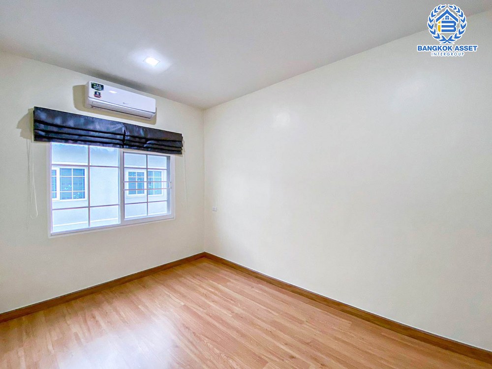 *****ทาวน์โฮม 3 ชั้น มือสอง โครงการ โกลเด้นทาวน์2 ปิ่นเกล้า-จรัญสนิทวงศ์ เนื้อที่ 22.60 ตร.ว. ฟังก์ชัน 5 ห้องนอน 4 ห้องน้ำ 2 ที่จอดรถ แถมฟรี! 6 เครื่องปรับอากาศ บ้านสภาพเยี่ยม พร้อมเข้าอยู่ โครงการตั้งบนทำเลเดินทางสะดวก ใกล้รถไฟฟ้าสายสีแดง "สถานีบางบำหรุ" และจุดขึ้นทางด่วน "ศรีรัช"