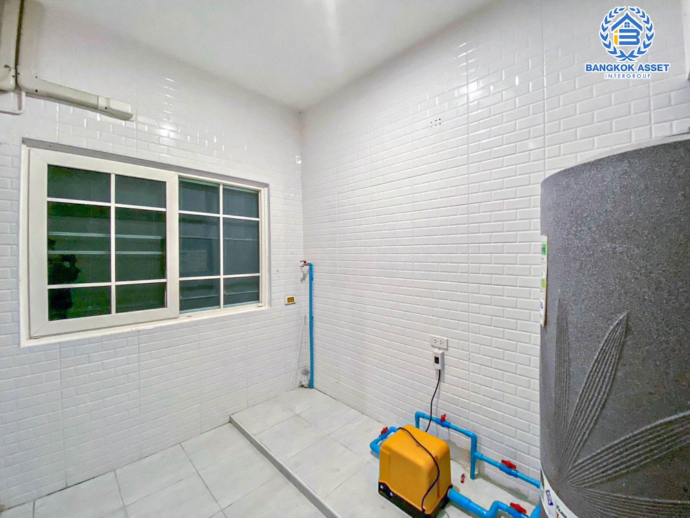 *****ทาวน์โฮม 3 ชั้น มือสอง โครงการ โกลเด้นทาวน์2 ปิ่นเกล้า-จรัญสนิทวงศ์ เนื้อที่ 22.60 ตร.ว. ฟังก์ชัน 5 ห้องนอน 4 ห้องน้ำ 2 ที่จอดรถ แถมฟรี! 6 เครื่องปรับอากาศ บ้านสภาพเยี่ยม พร้อมเข้าอยู่ โครงการตั้งบนทำเลเดินทางสะดวก ใกล้รถไฟฟ้าสายสีแดง "สถานีบางบำหรุ" และจุดขึ้นทางด่วน "ศรีรัช"