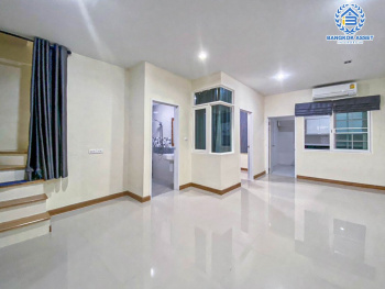 *****ทาวน์โฮม 3 ชั้น มือสอง โครงการ โกลเด้นทาวน์2 ปิ่นเกล้า-จรัญสนิทวงศ์ เนื้อที่ 22.60 ตร.ว. ฟังก์ชัน 5 ห้องนอน 4 ห้องน้ำ 2 ที่จอดรถ แถมฟรี! 6 เครื่องปรับอากาศ บ้านสภาพเยี่ยม พร้อมเข้าอยู่ โครงการตั้งบนทำเลเดินทางสะดวก ใกล้รถไฟฟ้าสายสีแดง "สถานีบางบำหรุ" และจุดขึ้นทางด่วน "ศรีรัช"