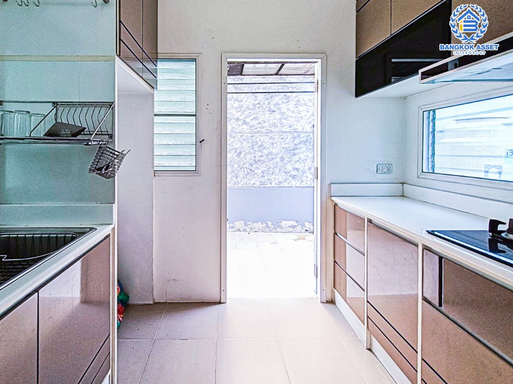 *****บ้านเดี่ยวมือสอง โครงการ อินนิซิโอ ปิ่นเกล้า-วงแหวนฯ เนื้อที่ 50 ตร.ว. ฟังก์ชัน 3 ห้องนอน 2 ห้องน้ำ 2 ที่จอดรถ ภายในสภาพดี พื้นที่ใช้สอยกว้าง พร้อมเข้าอยู่ บนทำเลเดินทางสะดวก เชื่อมต่อถนนกาญจนาภิเษก ใกล้รถไฟฟ้าสายสีม่วง "สถานีตลาดบางใหญ่" และจุดขึ้นทางด่วน "ศรีรัช"