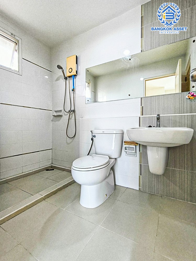 *****บ้านเดี่ยวมือสอง โครงการ อินนิซิโอ ปิ่นเกล้า-วงแหวนฯ เนื้อที่ 50 ตร.ว. ฟังก์ชัน 3 ห้องนอน 2 ห้องน้ำ 2 ที่จอดรถ ภายในสภาพดี พื้นที่ใช้สอยกว้าง พร้อมเข้าอยู่ บนทำเลเดินทางสะดวก เชื่อมต่อถนนกาญจนาภิเษก ใกล้รถไฟฟ้าสายสีม่วง "สถานีตลาดบางใหญ่" และจุดขึ้นทางด่วน "ศรีรัช"