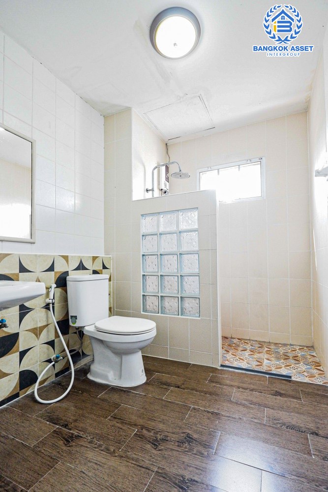 *****ทาวน์เฮ้าส์มือสอง โครงการ ศุภารมย์ แจ้งวัฒนะ-ปากเกร็ด หลังมุม เนื้อที่ 37.10 ตร.ว. ฟังก์ชัน 3 ห้องนอน 3 ห้องน้ำ 1 ที่จอดรถ ภายในตกสภาพดี กว้างขวางเทียบเท่าบ้านแฝด บนทำเลดี เชื่อมต่อถนนติวานนท์ ใกล้รถไฟฟ้าสายสีชมพู "สถานีแจ้งวัฒนะ-ปากเกร็ด28" และทางด่วน "แจ้งวัฒนะ"