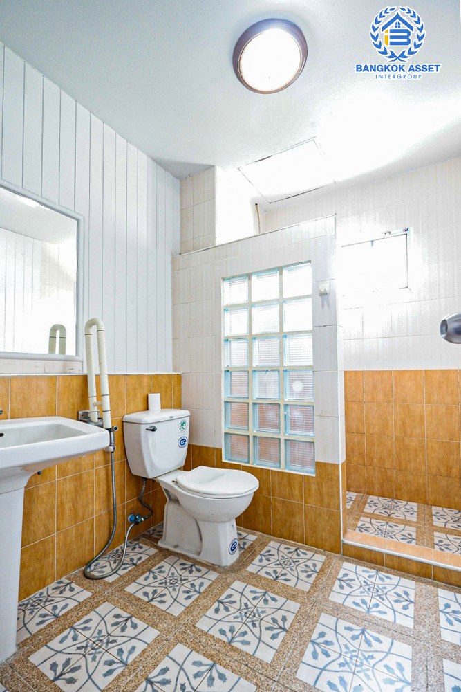 *****ทาวน์เฮ้าส์มือสอง โครงการ ศุภารมย์ แจ้งวัฒนะ-ปากเกร็ด หลังมุม เนื้อที่ 37.10 ตร.ว. ฟังก์ชัน 3 ห้องนอน 3 ห้องน้ำ 1 ที่จอดรถ ภายในตกสภาพดี กว้างขวางเทียบเท่าบ้านแฝด บนทำเลดี เชื่อมต่อถนนติวานนท์ ใกล้รถไฟฟ้าสายสีชมพู "สถานีแจ้งวัฒนะ-ปากเกร็ด28" และทางด่วน "แจ้งวัฒนะ"