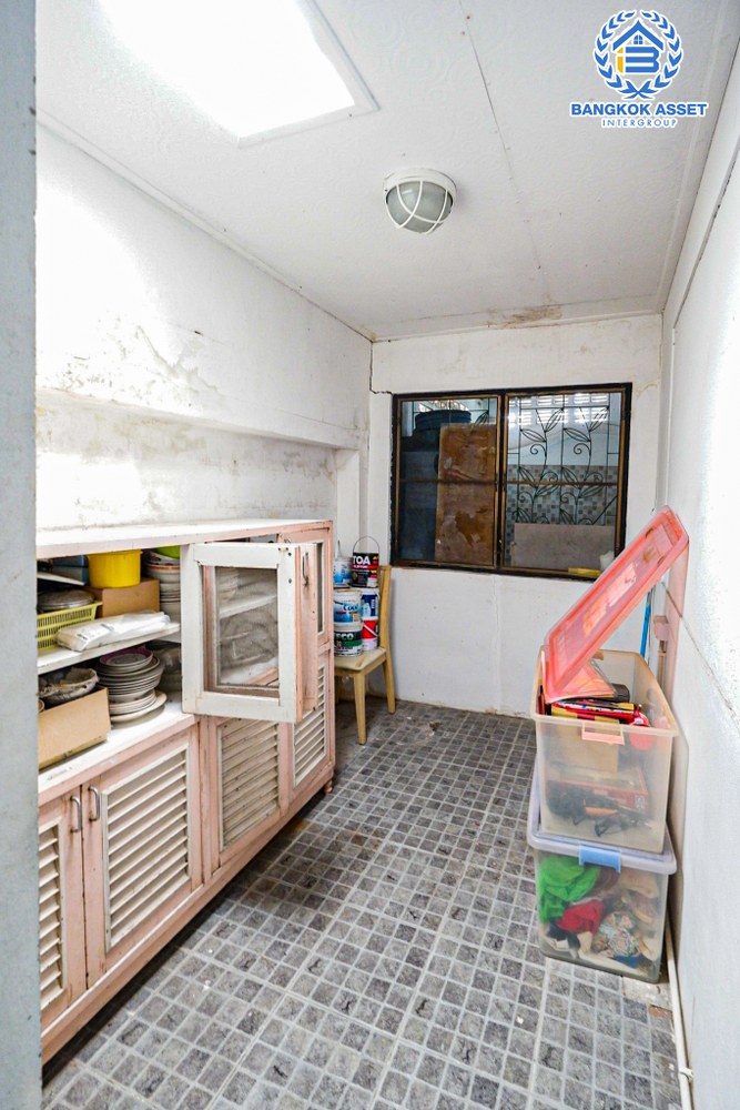 *****ทาวน์เฮ้าส์มือสอง โครงการ ศุภารมย์ แจ้งวัฒนะ-ปากเกร็ด หลังมุม เนื้อที่ 37.10 ตร.ว. ฟังก์ชัน 3 ห้องนอน 3 ห้องน้ำ 1 ที่จอดรถ ภายในตกสภาพดี กว้างขวางเทียบเท่าบ้านแฝด บนทำเลดี เชื่อมต่อถนนติวานนท์ ใกล้รถไฟฟ้าสายสีชมพู "สถานีแจ้งวัฒนะ-ปากเกร็ด28" และทางด่วน "แจ้งวัฒนะ"