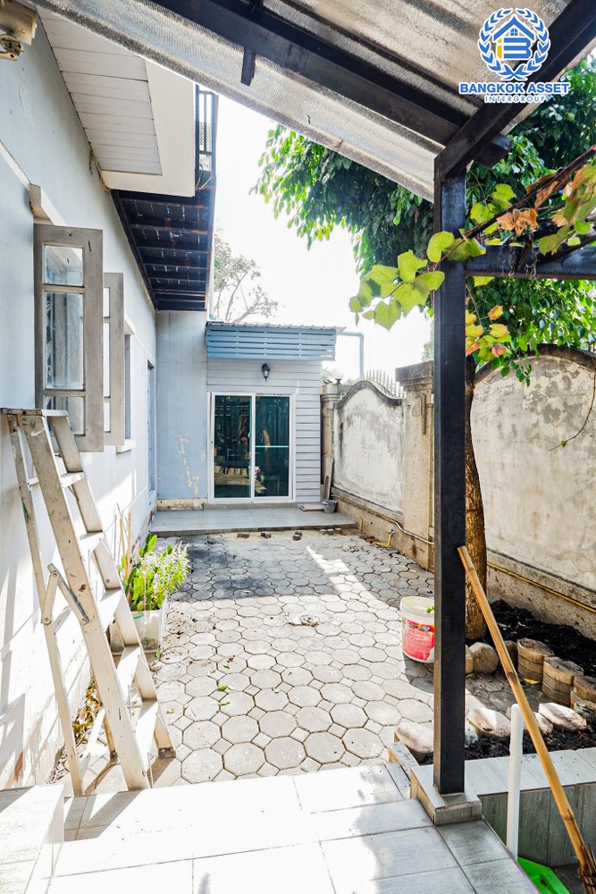 *****ทาวน์เฮ้าส์มือสอง โครงการ ศุภารมย์ แจ้งวัฒนะ-ปากเกร็ด หลังมุม เนื้อที่ 37.10 ตร.ว. ฟังก์ชัน 3 ห้องนอน 3 ห้องน้ำ 1 ที่จอดรถ ภายในตกสภาพดี กว้างขวางเทียบเท่าบ้านแฝด บนทำเลดี เชื่อมต่อถนนติวานนท์ ใกล้รถไฟฟ้าสายสีชมพู "สถานีแจ้งวัฒนะ-ปากเกร็ด28" และทางด่วน "แจ้งวัฒนะ"