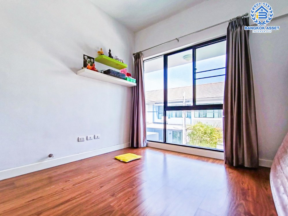 *****ทาวน์เฮ้าส์มือสอง โครงการ เดอะวิลล่า บางบัวทอง เนื้อที่ 18 ตร.ว.ฟังก์ชัน 3 ห้องนอน 2 ห้องน้ำ 1 ที่จอดรถ แถมฟรี! 3 เครื่องปรับอากาศ สภาพบ้านสวย ทำเลดีมาก ติดถนนกาญจนาภิเษก ใกล้รถไฟฟ้าสายสีม่วง "สถานีคลองบางไผ่" และทางด่วน "กาญจนาภิเษก" จองเลย!