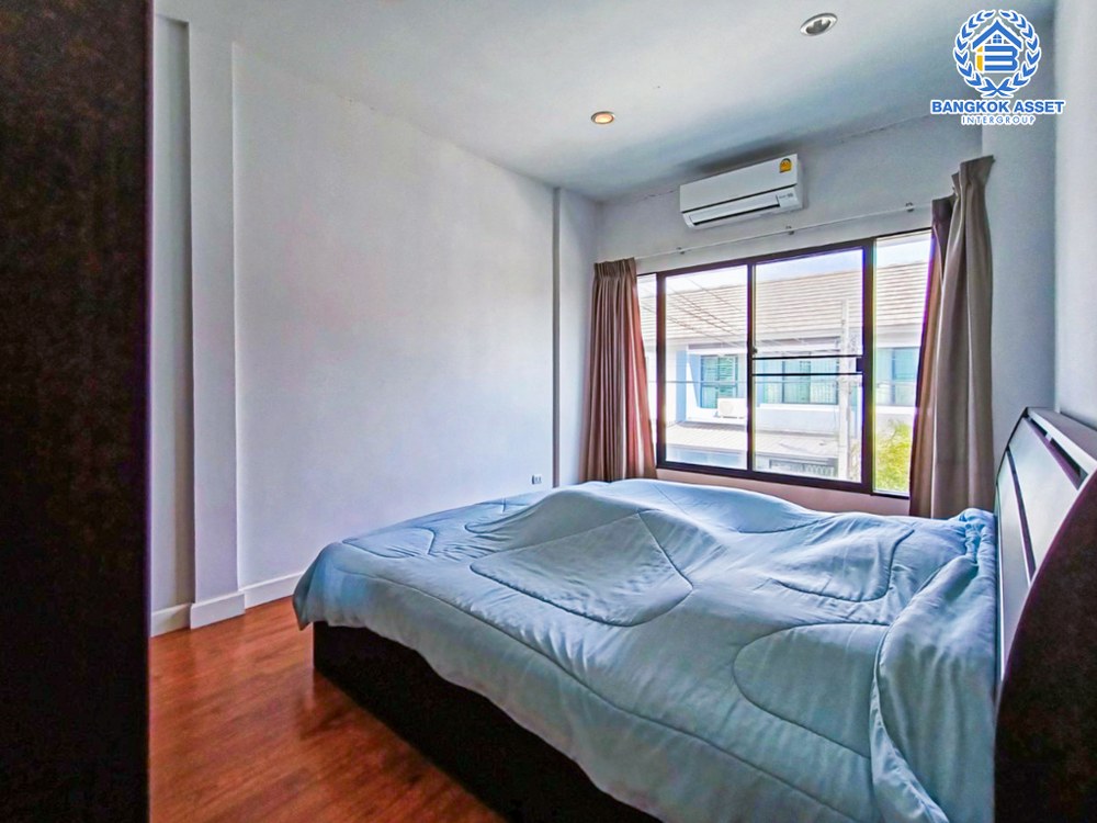 *****ทาวน์เฮ้าส์มือสอง โครงการ เดอะวิลล่า บางบัวทอง เนื้อที่ 18 ตร.ว.ฟังก์ชัน 3 ห้องนอน 2 ห้องน้ำ 1 ที่จอดรถ แถมฟรี! 3 เครื่องปรับอากาศ สภาพบ้านสวย ทำเลดีมาก ติดถนนกาญจนาภิเษก ใกล้รถไฟฟ้าสายสีม่วง "สถานีคลองบางไผ่" และทางด่วน "กาญจนาภิเษก" จองเลย!