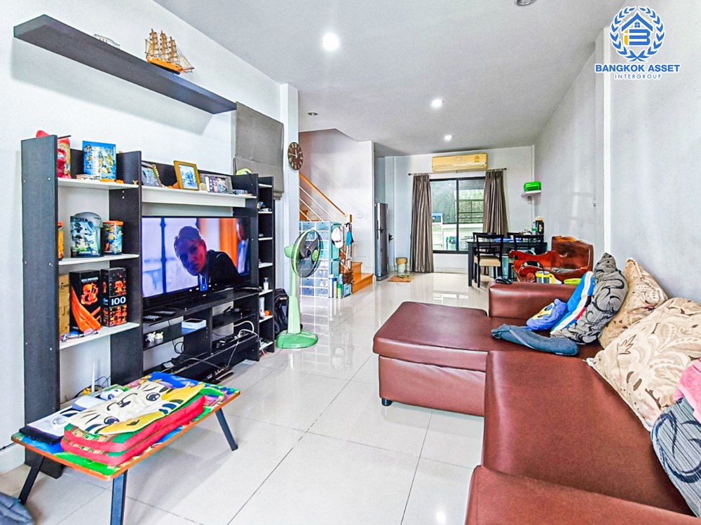 *****ทาวน์เฮ้าส์มือสอง โครงการ เดอะวิลล่า บางบัวทอง เนื้อที่ 18 ตร.ว.ฟังก์ชัน 3 ห้องนอน 2 ห้องน้ำ 1 ที่จอดรถ แถมฟรี! 3 เครื่องปรับอากาศ สภาพบ้านสวย ทำเลดีมาก ติดถนนกาญจนาภิเษก ใกล้รถไฟฟ้าสายสีม่วง "สถานีคลองบางไผ่" และทางด่วน "กาญจนาภิเษก" จองเลย!