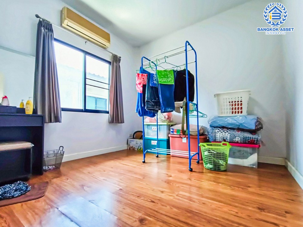 *****ทาวน์เฮ้าส์มือสอง โครงการ เดอะวิลล่า บางบัวทอง เนื้อที่ 18 ตร.ว.ฟังก์ชัน 3 ห้องนอน 2 ห้องน้ำ 1 ที่จอดรถ แถมฟรี! 3 เครื่องปรับอากาศ สภาพบ้านสวย ทำเลดีมาก ติดถนนกาญจนาภิเษก ใกล้รถไฟฟ้าสายสีม่วง "สถานีคลองบางไผ่" และทางด่วน "กาญจนาภิเษก" จองเลย!