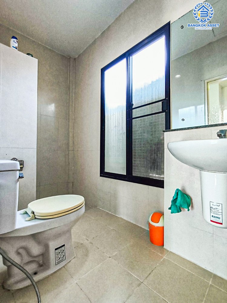 *****ทาวน์เฮ้าส์มือสอง โครงการ เดอะวิลล่า บางบัวทอง เนื้อที่ 18 ตร.ว.ฟังก์ชัน 3 ห้องนอน 2 ห้องน้ำ 1 ที่จอดรถ แถมฟรี! 3 เครื่องปรับอากาศ สภาพบ้านสวย ทำเลดีมาก ติดถนนกาญจนาภิเษก ใกล้รถไฟฟ้าสายสีม่วง "สถานีคลองบางไผ่" และทางด่วน "กาญจนาภิเษก" จองเลย!