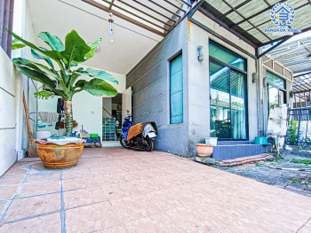 *****ทาวน์เฮ้าส์มือสอง โครงการ เดอะวิลล่า บางบัวทอง เนื้อที่ 18 ตร.ว.ฟังก์ชัน 3 ห้องนอน 2 ห้องน้ำ 1 ที่จอดรถ แถมฟรี! 3 เครื่องปรับอากาศ สภาพบ้านสวย ทำเลดีมาก ติดถนนกาญจนาภิเษก ใกล้รถไฟฟ้าสายสีม่วง "สถานีคลองบางไผ่" และทางด่วน "กาญจนาภิเษก" จองเลย!