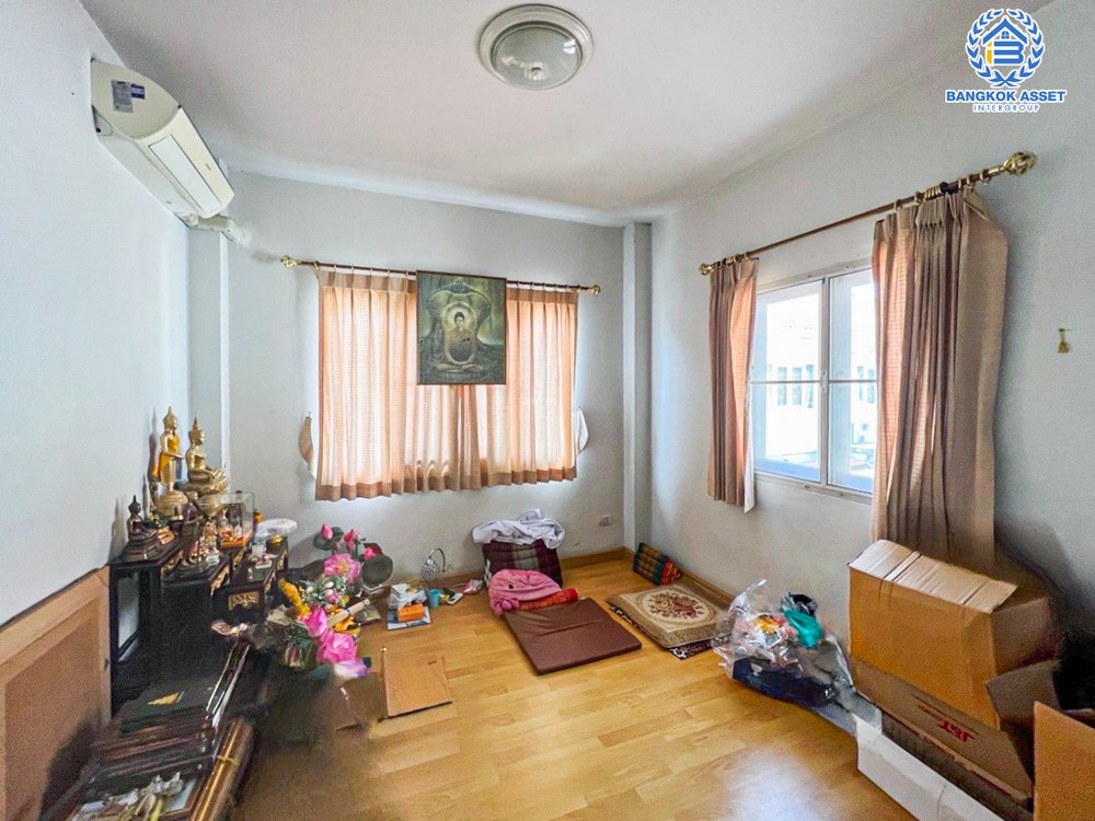 *****บ้านเดี่ยวมือสอง โครงการ สิริกานต์ บางใหญ่ เนื้อที่ 60 ตร.ว. ฟังก์ชัน 3 ห้องนอน 2 ห้องน้ำ 2 ที่จอดรถ บ้านสภาพดี พื้นที่รอบบ้านกว้างขวาง บนทำเลเดินทางสะดวก เชื่อมต่อถนนคลองถนน ใกล้รถไฟฟ้าสายสีม่วง "สถานีคลองบางไผ่" และจุดขึ้นทางด่วน "ศรีรัช"