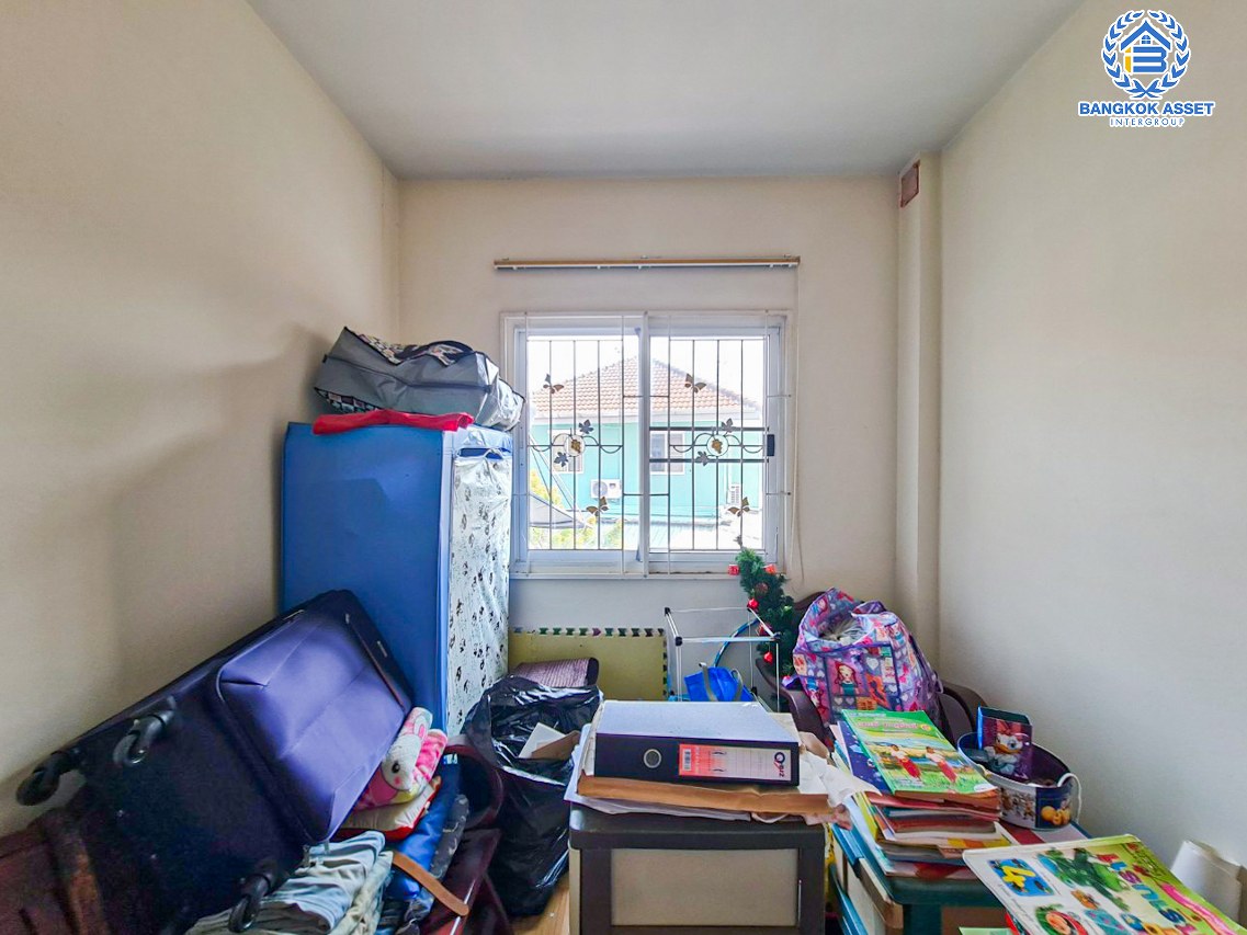 *****ทาวน์เฮ้าส์มือสองปทุมธานี หมู่บ้าน ซื่อตรง รังสิต-คลอง3 เนื้อที่กว้างขวางถึง 35.5 ตร.ว. ฟังก์ชัน 3 ห้องนอน 2 ห้องน้ำ 2 ที่จอดรถ บ้านสภาพดี แถมฟรี! 2 เครื่องปรับอากาศ บนทำเลจะเข้าเมืองก็สะดวก จะออกต่างจังหวัดก็ได้ เชื่อมต่อถนนรังสิต-นครนายก, ถนนพหลโยธิน ใกล้ฟิวเจอร์พาร์ค รังสิต