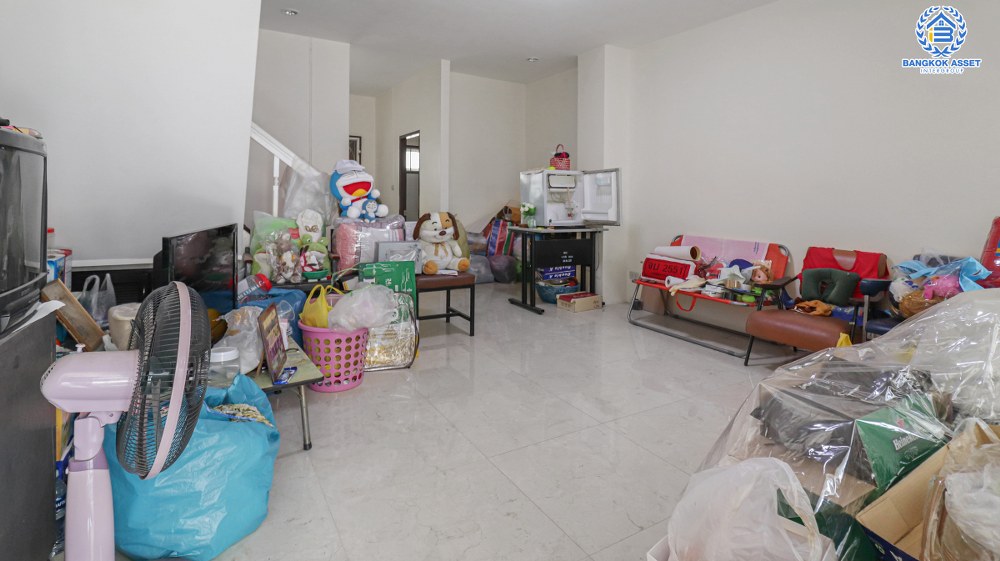 *****ทาวน์เฮ้าส์มือสองนนทบุรี หมู่บ้าน พิบูลย์การ์เด้นวิลล์  พิบูลย์สงคราม-พระราม5 เนื้อที่ 18 ตร.ว. ฟังก์ชัน 3 ห้องนอน 2 ห้องน้ำ 1 ที่จอดรถ บ้านสภาพดี บนทำเลติดถนนพิบูลย์การ์เด้นวิลล์ เชื่อมต่อหลายเส้นทาง เพียง 8 นาทีก็ถึงรถไฟฟ้าสถานี "แยกติวานนท์" ใกล้ทางด่วน "ศรีรัช"