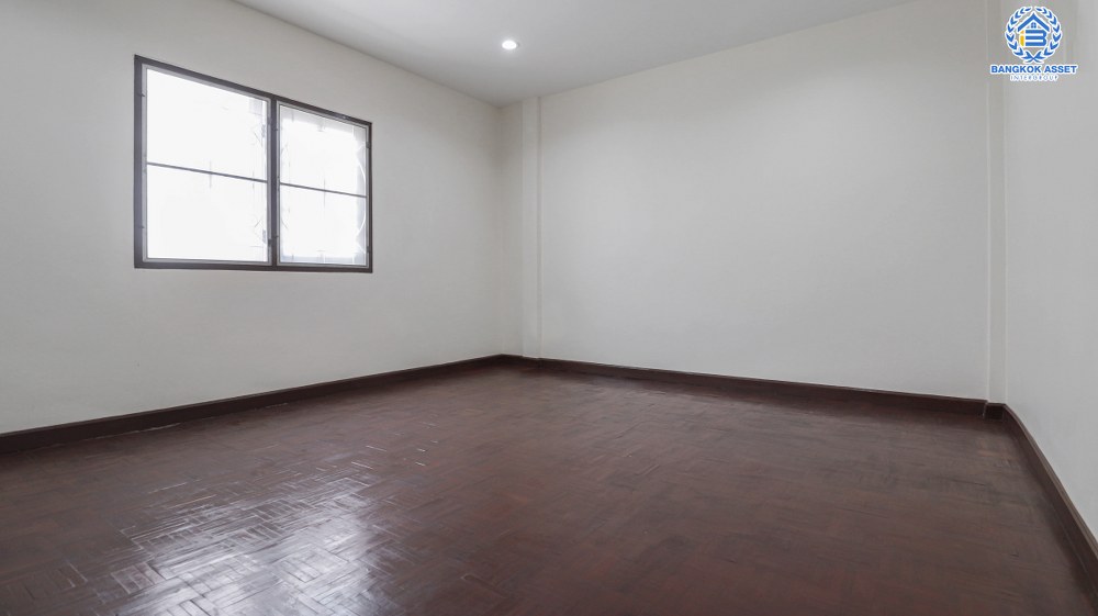 *****ทาวน์เฮ้าส์มือสองนนทบุรี หมู่บ้าน พิบูลย์การ์เด้นวิลล์  พิบูลย์สงคราม-พระราม5 เนื้อที่ 18 ตร.ว. ฟังก์ชัน 3 ห้องนอน 2 ห้องน้ำ 1 ที่จอดรถ บ้านสภาพดี บนทำเลติดถนนพิบูลย์การ์เด้นวิลล์ เชื่อมต่อหลายเส้นทาง เพียง 8 นาทีก็ถึงรถไฟฟ้าสถานี "แยกติวานนท์" ใกล้ทางด่วน "ศรีรัช"