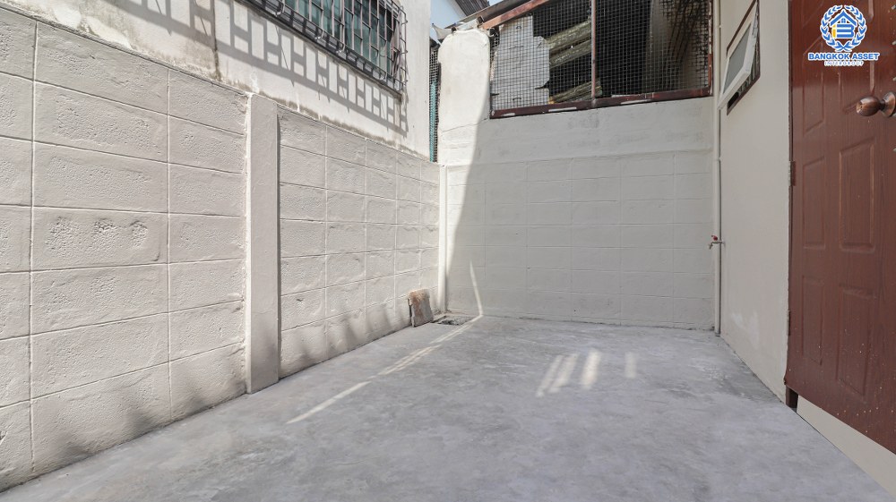 *****ทาวน์เฮ้าส์มือสองนนทบุรี หมู่บ้าน พิบูลย์การ์เด้นวิลล์  พิบูลย์สงคราม-พระราม5 เนื้อที่ 18 ตร.ว. ฟังก์ชัน 3 ห้องนอน 2 ห้องน้ำ 1 ที่จอดรถ บ้านสภาพดี บนทำเลติดถนนพิบูลย์การ์เด้นวิลล์ เชื่อมต่อหลายเส้นทาง เพียง 8 นาทีก็ถึงรถไฟฟ้าสถานี "แยกติวานนท์" ใกล้ทางด่วน "ศรีรัช"