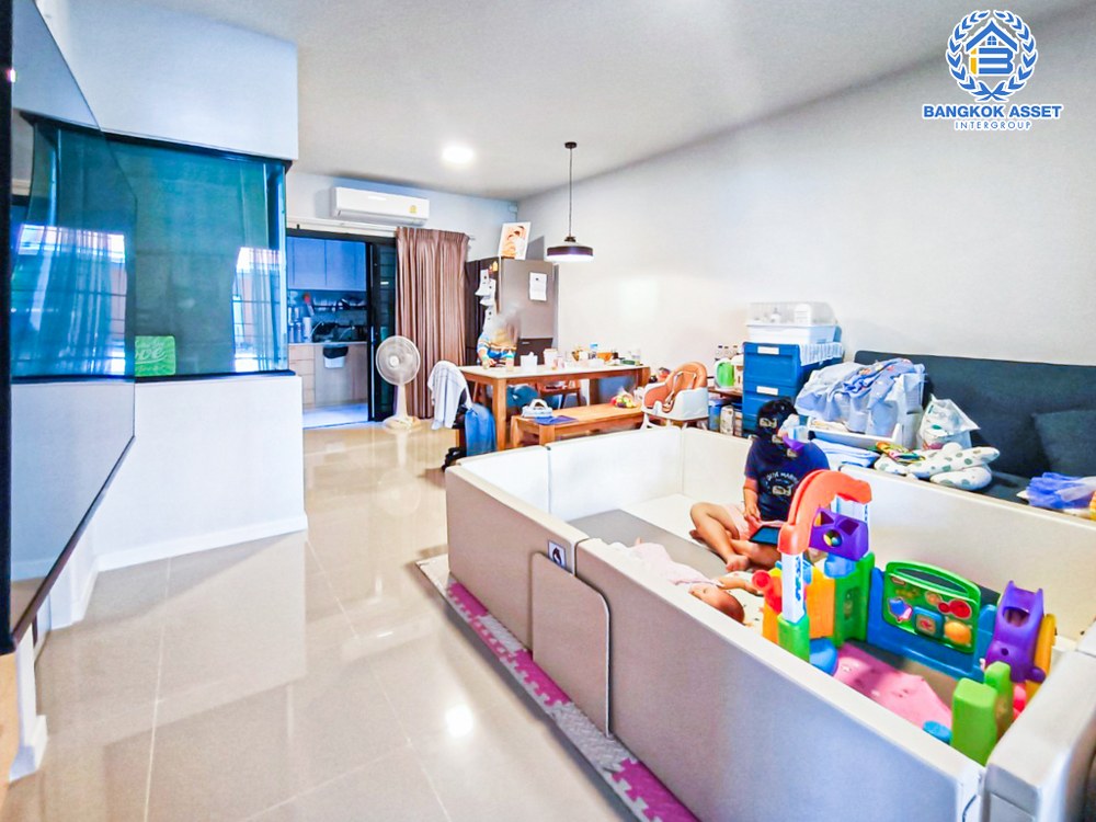 *****ทาวน์เฮ้าส์มือสอง โครงการ สิริเพลส จรัญ-ปิ่นเกล้า บนเนื้อที่ 20.70 ตร.ว. ฟังก์ชัน 4 ห้องนอน 3 ห้องน้ำ 2 ที่จอดรถ แถมฟรี! เครื่องปรับอากาศ และเครื่องทำน้ำอุ่น บ้านทำเลดี เชื่อมต่อถนนราชพฤกษ์ ใกล้รถไฟฟ้าสายสีน้ำเงิน "สถานีบางอ้อ" และทางด่วน "ศรีรัช"