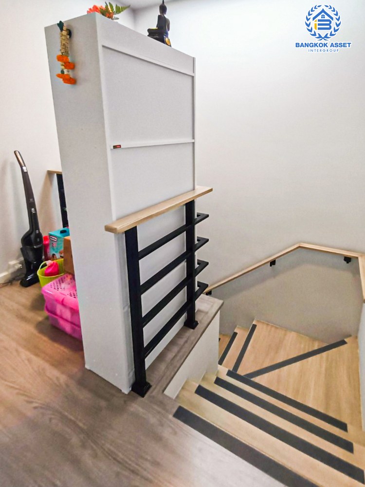 *****ทาวน์เฮ้าส์มือสอง โครงการ สิริเพลส จรัญ-ปิ่นเกล้า บนเนื้อที่ 20.70 ตร.ว. ฟังก์ชัน 4 ห้องนอน 3 ห้องน้ำ 2 ที่จอดรถ แถมฟรี! เครื่องปรับอากาศ และเครื่องทำน้ำอุ่น บ้านทำเลดี เชื่อมต่อถนนราชพฤกษ์ ใกล้รถไฟฟ้าสายสีน้ำเงิน "สถานีบางอ้อ" และทางด่วน "ศรีรัช"