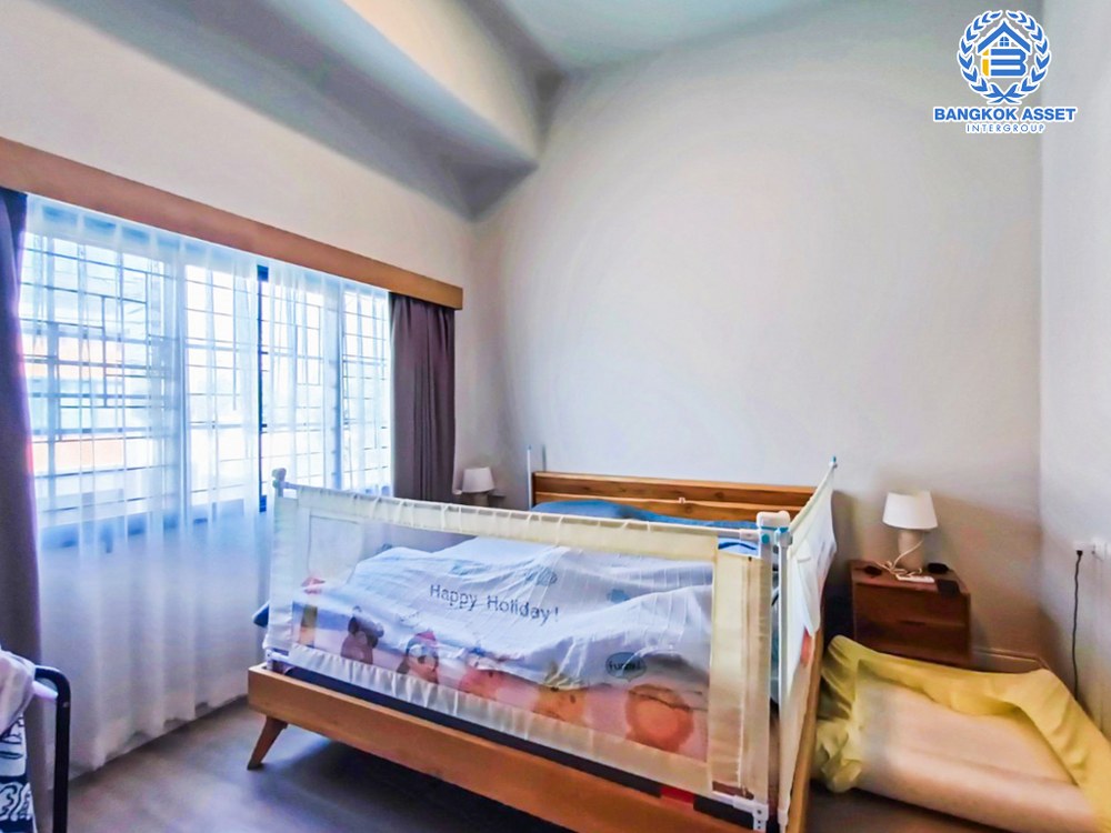 *****ทาวน์เฮ้าส์มือสอง โครงการ สิริเพลส จรัญ-ปิ่นเกล้า บนเนื้อที่ 20.70 ตร.ว. ฟังก์ชัน 4 ห้องนอน 3 ห้องน้ำ 2 ที่จอดรถ แถมฟรี! เครื่องปรับอากาศ และเครื่องทำน้ำอุ่น บ้านทำเลดี เชื่อมต่อถนนราชพฤกษ์ ใกล้รถไฟฟ้าสายสีน้ำเงิน "สถานีบางอ้อ" และทางด่วน "ศรีรัช"