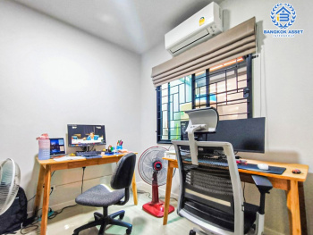 *****ทาวน์เฮ้าส์มือสอง โครงการ สิริเพลส จรัญ-ปิ่นเกล้า บนเนื้อที่ 20.70 ตร.ว. ฟังก์ชัน 4 ห้องนอน 3 ห้องน้ำ 2 ที่จอดรถ แถมฟรี! เครื่องปรับอากาศ และเครื่องทำน้ำอุ่น บ้านทำเลดี เชื่อมต่อถนนราชพฤกษ์ ใกล้รถไฟฟ้าสายสีน้ำเงิน "สถานีบางอ้อ" และทางด่วน "ศรีรัช"