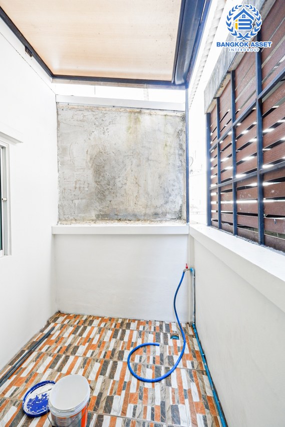 *****ทาวน์เฮ้าส์มือสองนนทบุรี โครงการ ไลโอ รัตนาธิเบศร์-เซ็นทรัลเวสต์เกต แบรนด์คุณภาพ ลลิล พร็อพเพอร์ตี้ เนื้อที่กว้าง 24.3 ตร.ว. ฟังก์ชัน 4 ห้องนอน 2 ห้องน้ำ 2 ที่จอดรถ บนทำเลเยี่ยม เพียง 8 นาทีก็ถึงรถไฟฟ้าสายสีม่วง "สถานีสามแยกบางใหญ่" และทางด่วน "ศรีรัช" จองเลย!