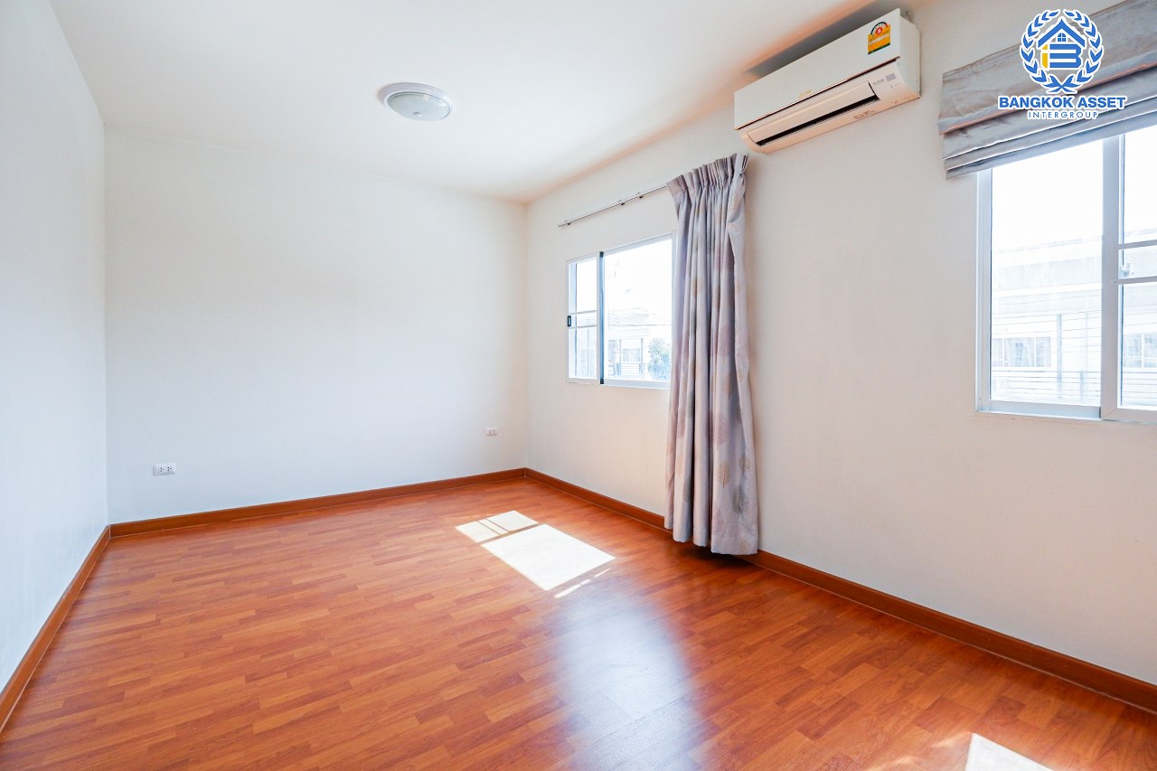 *****ทาวน์เฮ้าส์มือสองนนทบุรี โครงการ ไลโอ รัตนาธิเบศร์-เซ็นทรัลเวสต์เกต แบรนด์คุณภาพ ลลิล พร็อพเพอร์ตี้ เนื้อที่กว้าง 24.3 ตร.ว. ฟังก์ชัน 4 ห้องนอน 2 ห้องน้ำ 2 ที่จอดรถ บนทำเลเยี่ยม เพียง 8 นาทีก็ถึงรถไฟฟ้าสายสีม่วง "สถานีสามแยกบางใหญ่" และทางด่วน "ศรีรัช" จองเลย!