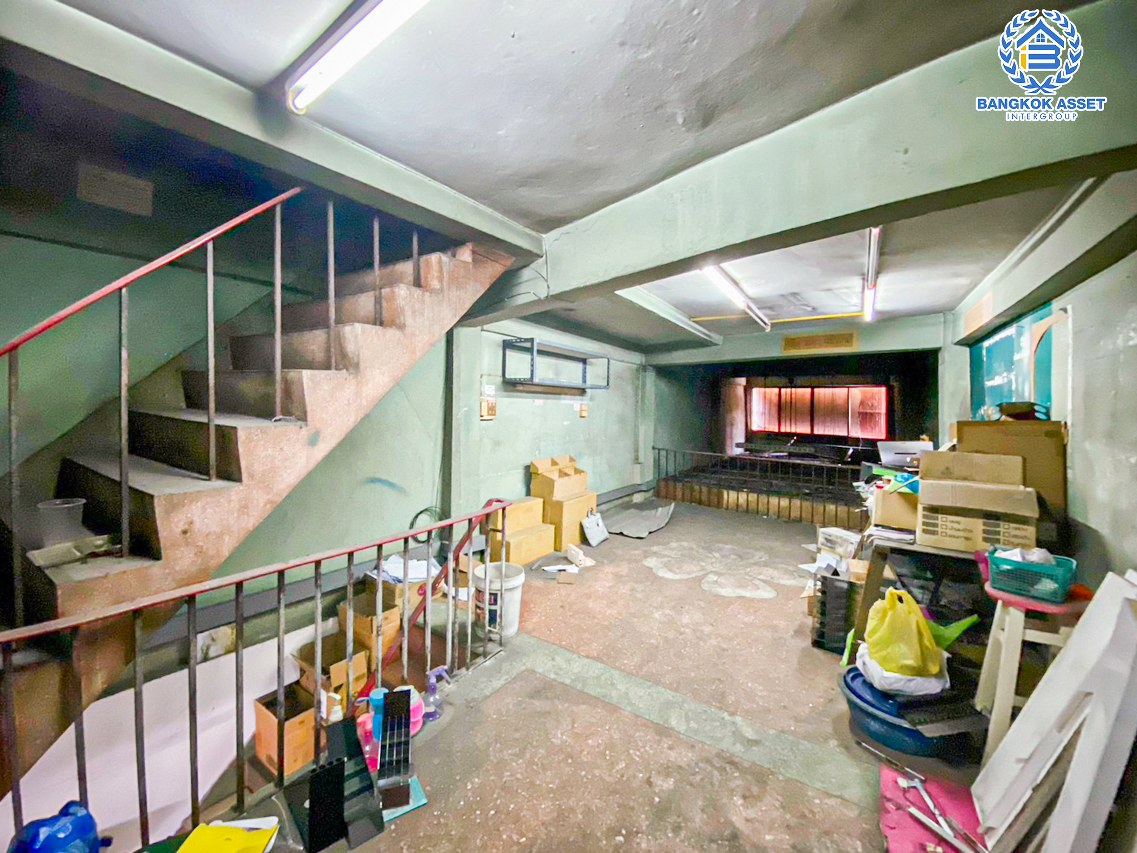 *****อาคารพาณิชย์ 4 ชั้นมือสอง ตลาดบางปะกอก สุขสวัสดิ์ หลังมุม เนื้อที่ 17 ตร.ว.พื้นที่ใช้สอย 182.40 ตร.ม. ฟังก์ชัน 4 ห้องนอน 4 ห้องน้ำ ลงทุนทำกิจการได้ ติดถนนใหญ่ บนทำเลเชื่อมต่อทั้งถนนสุขสวัสดิ์ และ ถนนราษฎร์บูรณะ ใกล้โลตัล บางปะกง,แม็คโคร ฟู้ดเซอร์วิส สุขสวัสดิ์,บิ๊กซี ซูเปอร์เซ็นเตอร์ บางปะกอก