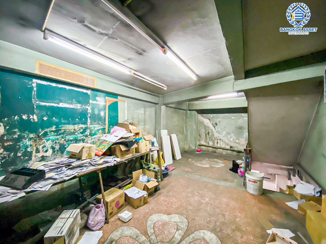 *****อาคารพาณิชย์ 4 ชั้นมือสอง ตลาดบางปะกอก สุขสวัสดิ์ หลังมุม เนื้อที่ 17 ตร.ว.พื้นที่ใช้สอย 182.40 ตร.ม. ฟังก์ชัน 4 ห้องนอน 4 ห้องน้ำ ลงทุนทำกิจการได้ ติดถนนใหญ่ บนทำเลเชื่อมต่อทั้งถนนสุขสวัสดิ์ และ ถนนราษฎร์บูรณะ ใกล้โลตัล บางปะกง,แม็คโคร ฟู้ดเซอร์วิส สุขสวัสดิ์,บิ๊กซี ซูเปอร์เซ็นเตอร์ บางปะกอก