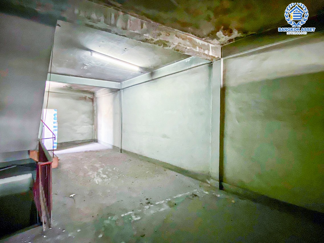 *****อาคารพาณิชย์ 4 ชั้นมือสอง ตลาดบางปะกอก สุขสวัสดิ์ หลังมุม เนื้อที่ 17 ตร.ว.พื้นที่ใช้สอย 182.40 ตร.ม. ฟังก์ชัน 4 ห้องนอน 4 ห้องน้ำ ลงทุนทำกิจการได้ ติดถนนใหญ่ บนทำเลเชื่อมต่อทั้งถนนสุขสวัสดิ์ และ ถนนราษฎร์บูรณะ ใกล้โลตัล บางปะกง,แม็คโคร ฟู้ดเซอร์วิส สุขสวัสดิ์,บิ๊กซี ซูเปอร์เซ็นเตอร์ บางปะกอก